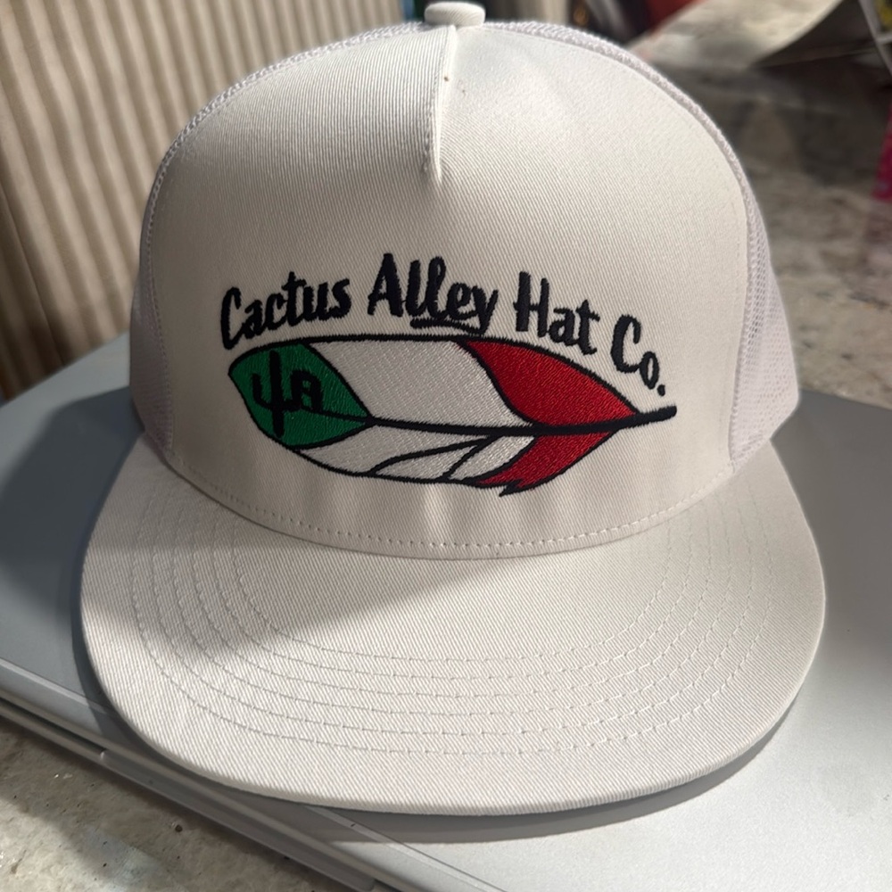 New cactus alley hat white